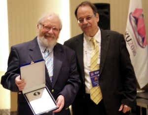 David Welch receives FIDE Arbiter Award