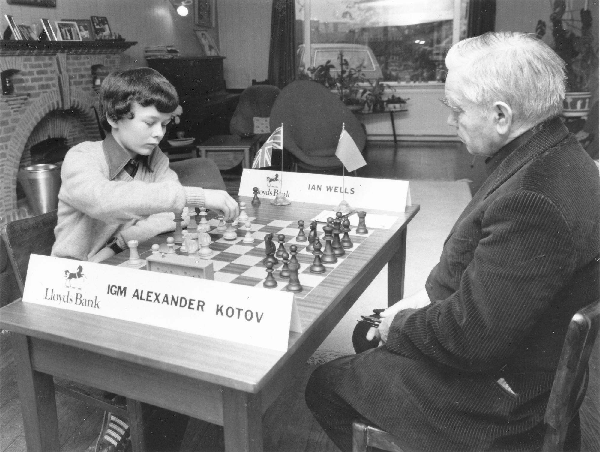 Ian Wells plays GM Alexander Kotov at the home of Mike Fox