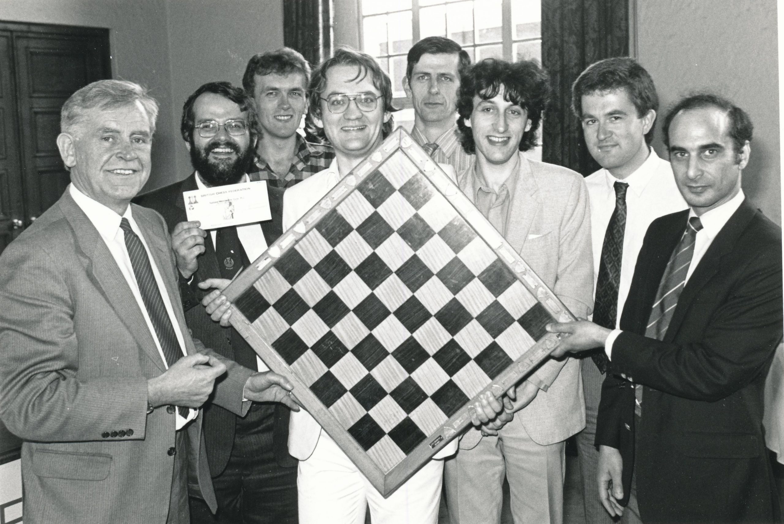 Malcolm Pein (third from right) and a victorious Wood Green team. Trophy presented by Magnus Magnusson