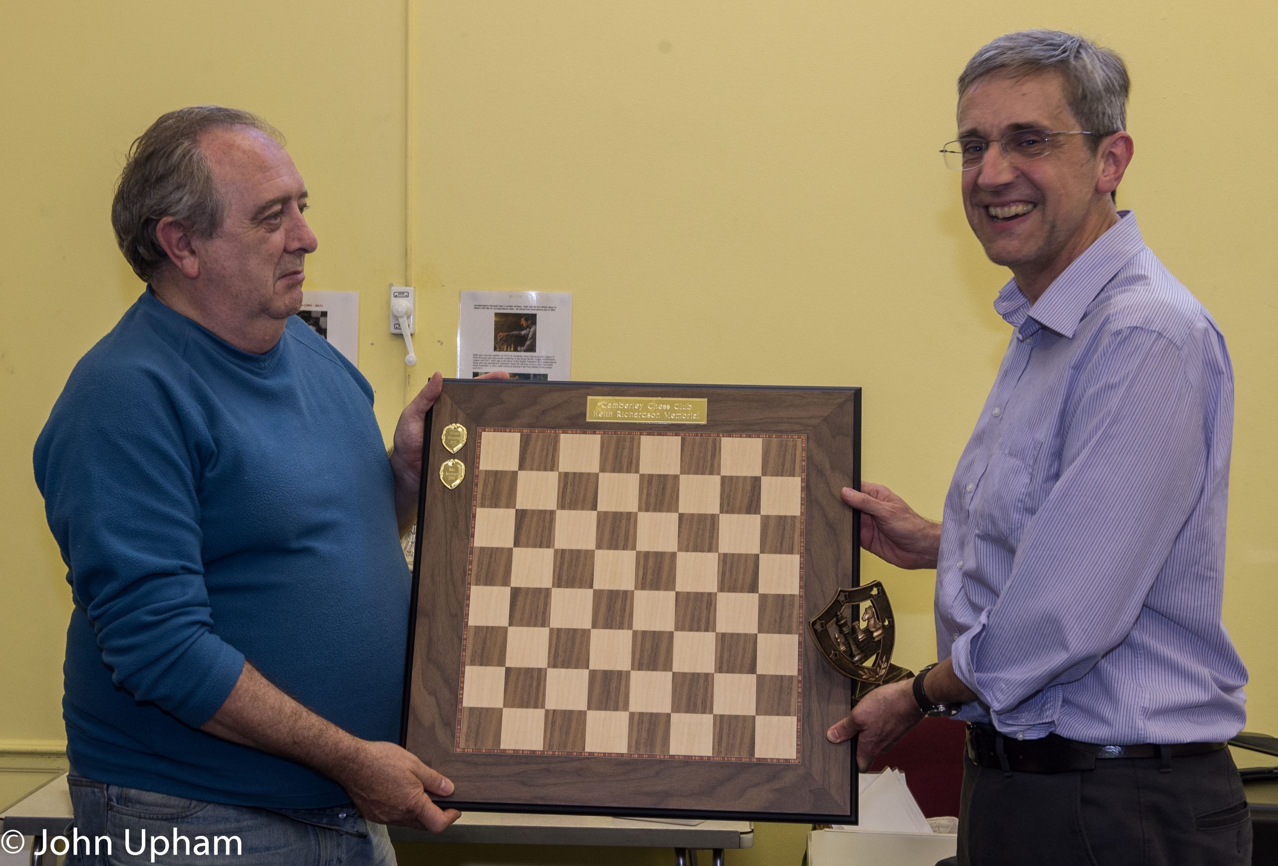 Ken Coates presents Clive Frostick with the trophy for the 2019 Keith Richardson Memorial Tournament. 