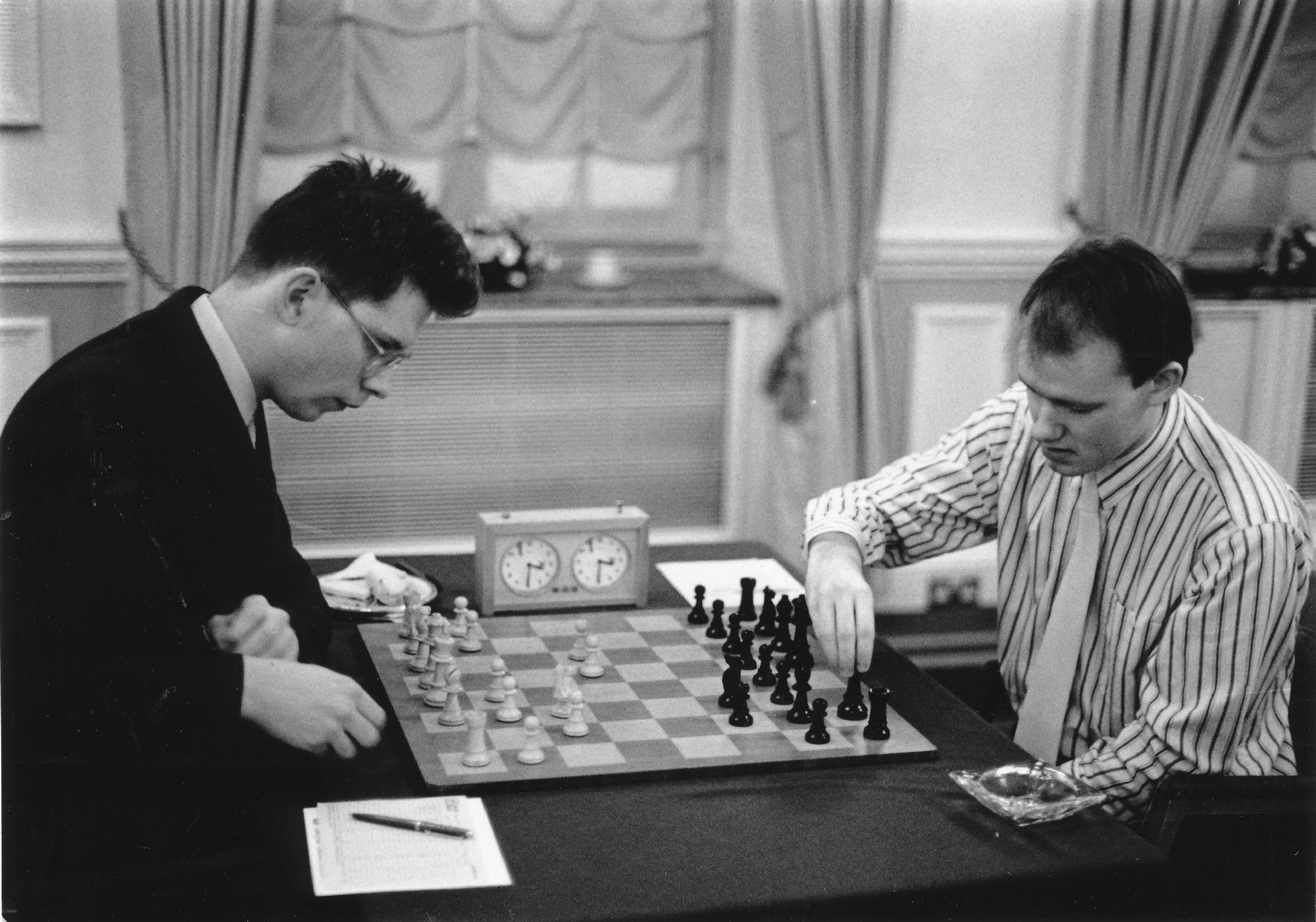 World chess champion Anatoly Karpov left and 19 year old Garry Kasparov  right Stock Photo - Alamy