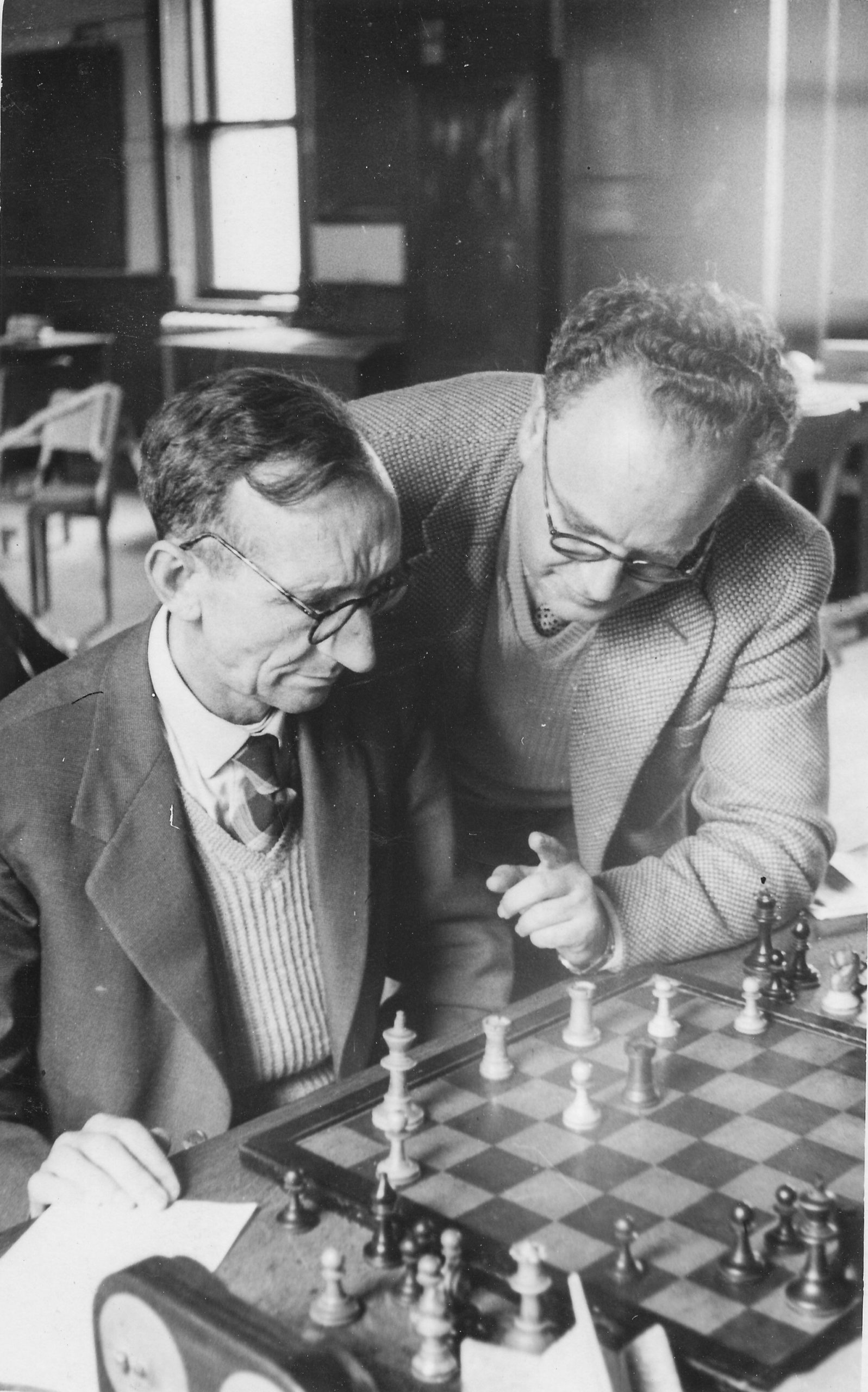 Brian analysing with Irish team mate, Wolfgang Heidenfeld