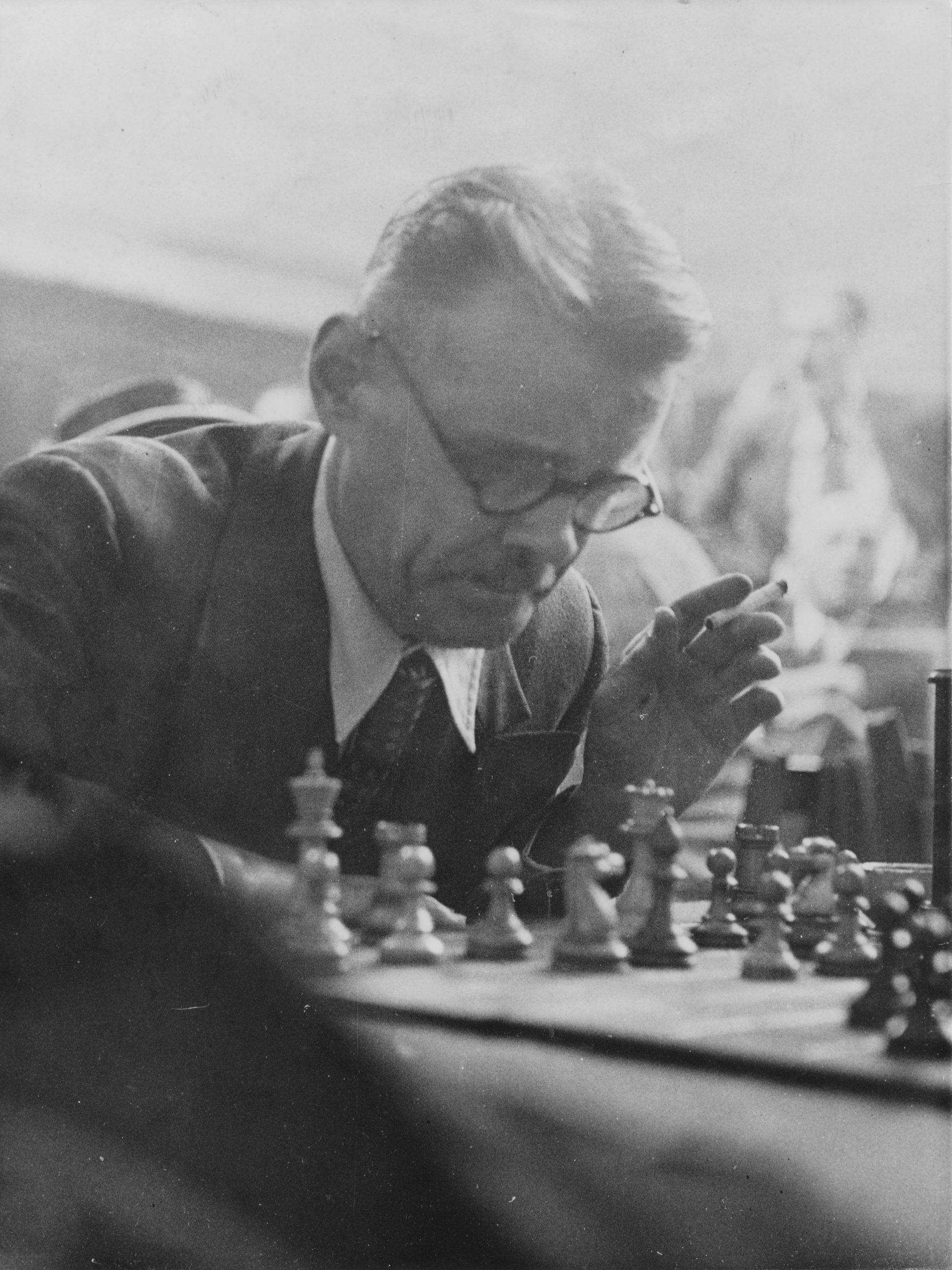 Eugene Znosko-Borovsky in play during the 1948 British Chess Federation Congress at Bishopsgate Institute, 30th August, 1948. Keystone Press Archive.